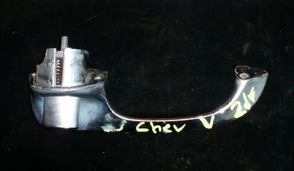 1965 Chevrolet 2dr door handle left Köp online
