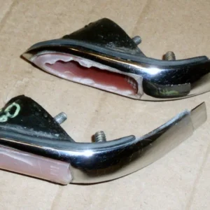 1960 Imperial chromed finish rear fender, nice chrome, glass broken (pair) Säker betalning