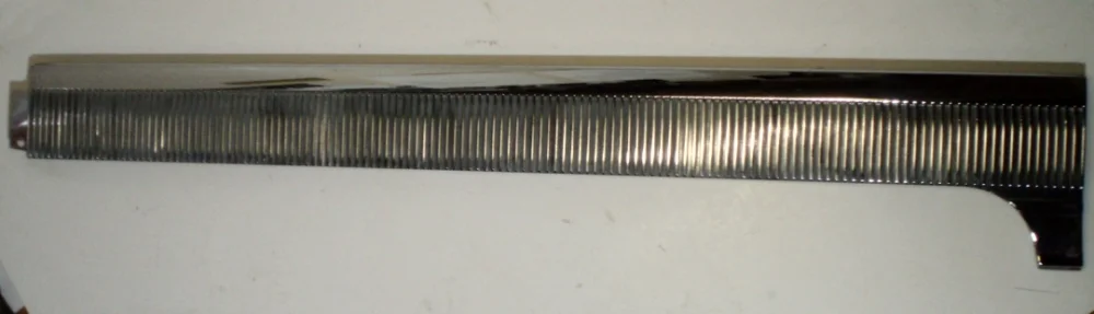 1964 Oldsmobile 98 4dr chrome strip threshold rear right Lägg i varukorgen
