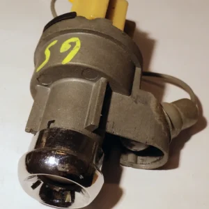 1965 Oldsmobile ignition lock (no key) Fri frakt