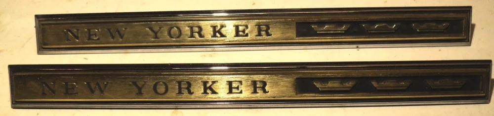 1965 Chrysler NewYorker badge pair Nyhet