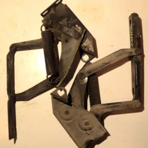 1961 Pontiac Catalinahood hinge pair I lager