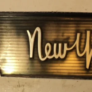 1962Chrysler NewYorkeremblem right front Sänkt pris