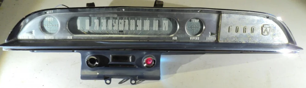 1960 Fordinstrument housing speedometer,temp gauge, fuel gauge Erbjudandepris