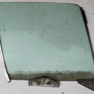 1965Chrysler 300 4dr htside window right front Kampanjpris