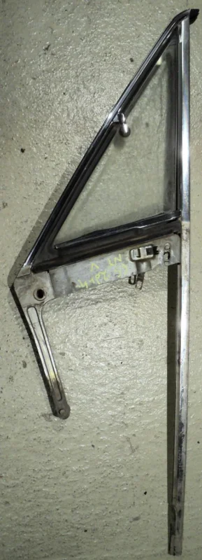 1965Chrysler NewYorker 2dr htventilation window unitleft I lager