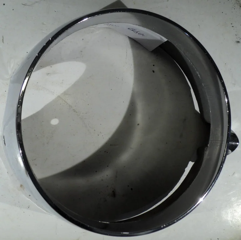 1965 Buick LeSabreheadlight door left outer Snabb leverans