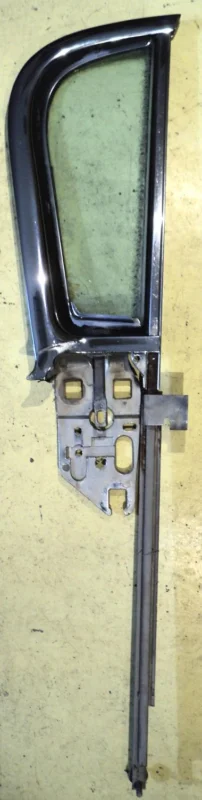 1960 Buick Invicta4dr ht ventilation window unitleft Endast idag