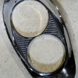 1958 Lincolnheadlight door right (small crack see picture) Billig