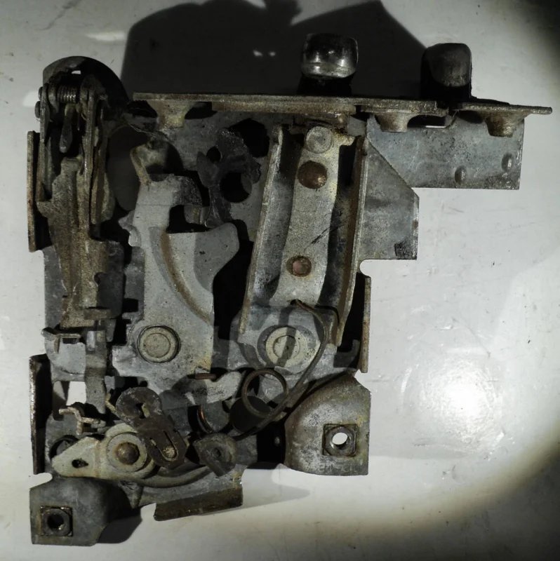 1953 Oldsmobile 884dr sedan lockcase right front Rabatter