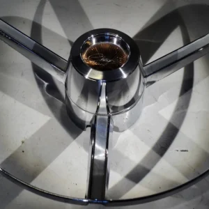 1965Chrysler 300 horn ring(a few pores in chrome see picture) risnedsättning