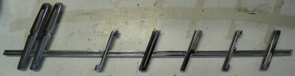 1960 Oldsmobileemblem Super 88right (small pores in chrome) Köp nu