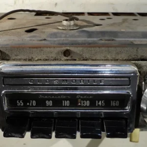 1964 Oldsmobile 88radio (not tested, some pores in chrome) Rea