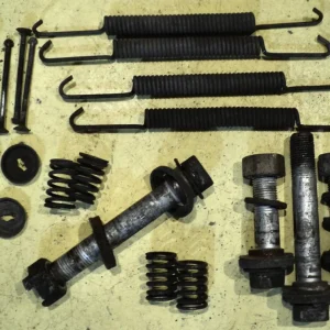1955 ChryslerBrake bolts + springs Utförsäljning