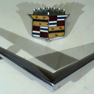 1965 Cadillac emblemon bonneta tick spike is short Outlet