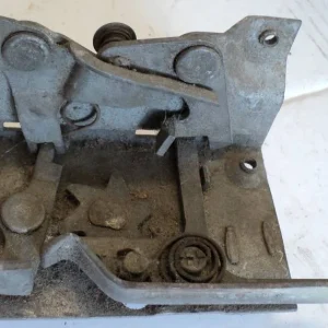 1952-1954 Ford 4 dr lockcase left rear Handla nu