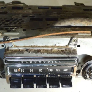 1960 Oldsmobile radio (not tested) Fynd