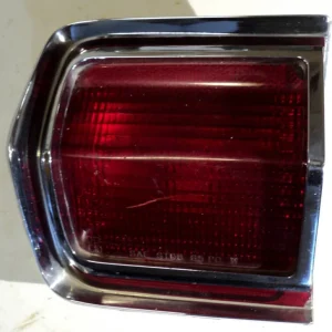 1965Plymouth Fury taillightleft outer (small crack in the glass, see picture) Kampanjpris
