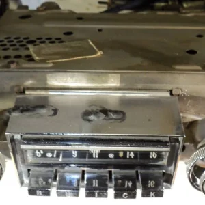 1961 Buick Electra radio (not tested) (some pores in chrome) Beställ nu