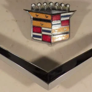 1963 CadillacV + emblem hood Reapris