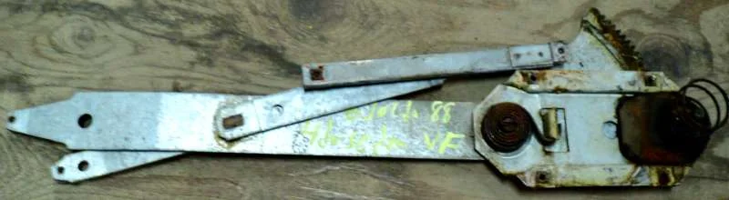 1963 Oldsmobile 88 4dr sedanwindow crank mechanismleft front Erbjudandepris