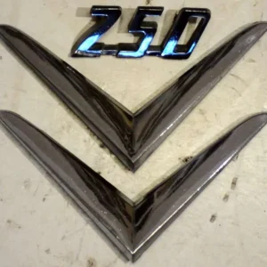 1956 Chrysler Windsor V on rear fender right and left, one pc. 250 emblems Billig